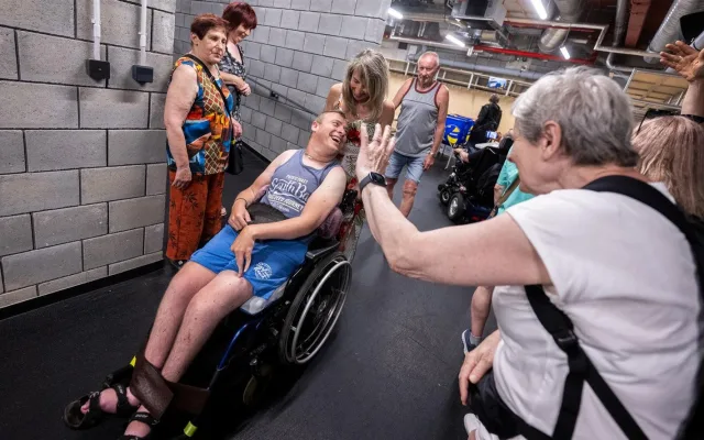 Lidé s handicapem přišli na prohlídku Horácké arény. Řešila se i její bezbariérovost