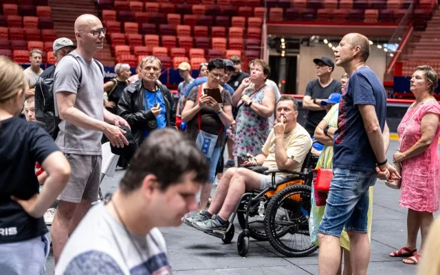 Lidé s handicapem přišli na prohlídku Horácké arény. Řešila se i její bezbariérovost