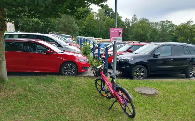 Parkování v Jihlavě XXXVIII.: Návštěvníci zoo mohou nechat své auto také v okolí