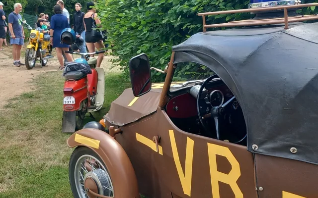 FOTO, VIDEO: Sraz historických vozidel v Šimanově přilákal více než dvě stě strojů