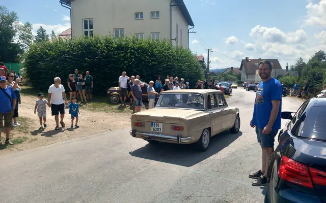 FOTO, VIDEO: Sraz historických vozidel v Šimanově přilákal více než dvě stě strojů