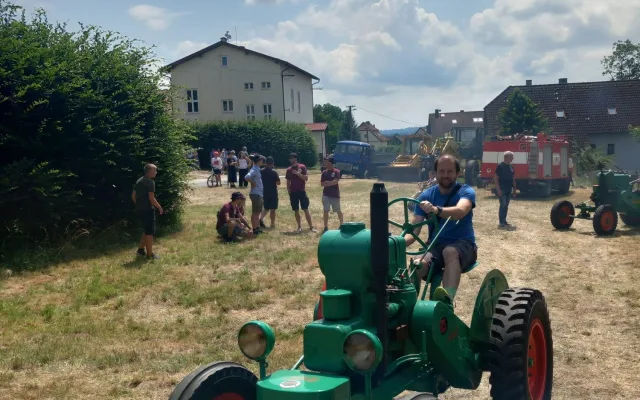 Na vlastní kůži: Řízení traktoru z roku 1939 není složité, je to čirá radost