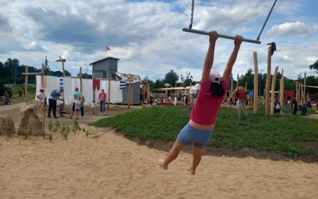 FOTO, VIDEO: Nové hřiště v Českém mlýně si oblíbili děti i jejich rodiče