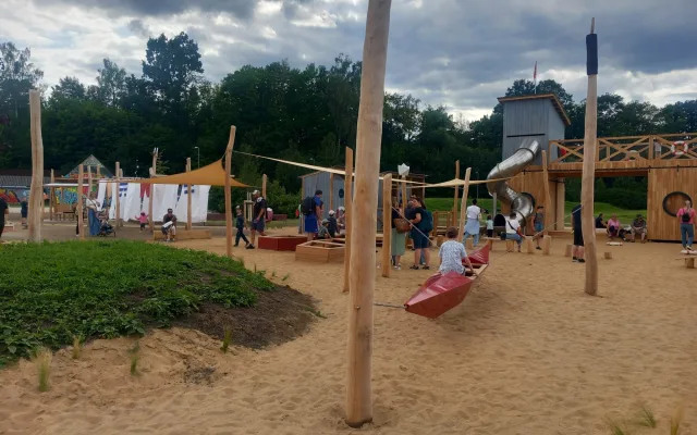 FOTO, VIDEO: Nové hřiště v Českém mlýně si oblíbili děti i jejich rodiče