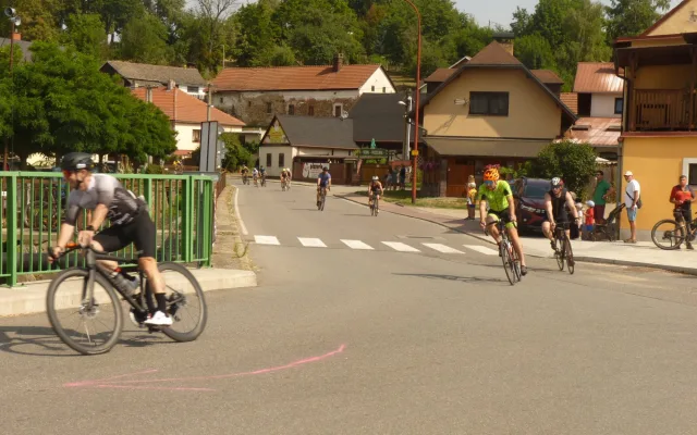 Dřevěný muž v Lukách nad Jihlavou měl rekordní účast, triatlon zvládlo přes 250 lidí