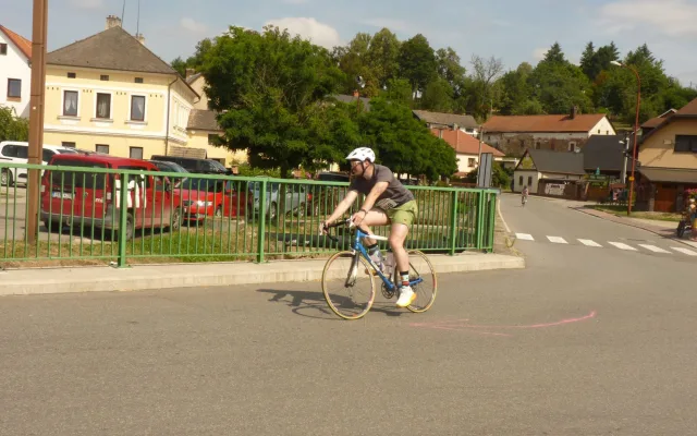 Dřevěný muž v Lukách nad Jihlavou měl rekordní účast, triatlon zvládlo přes 250 lidí