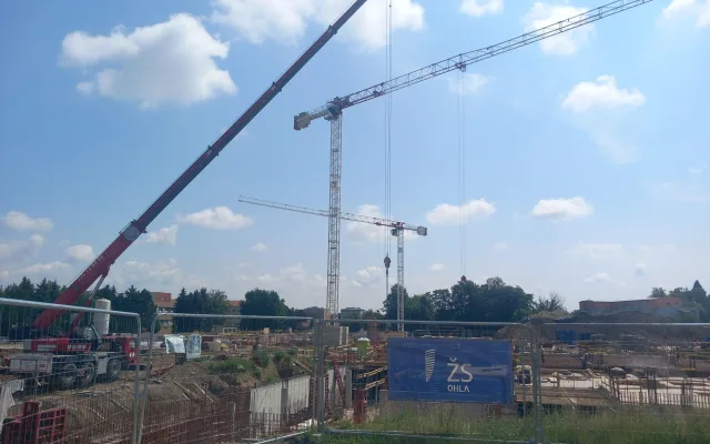 FOTO, VIDEO: Parkovací dům u jihlavské nemocnice může patřit mezi největší v Česku
