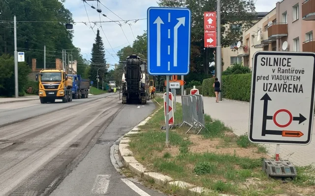 FOTO, VIDEO: Frekventovaná Žižkova ulice v Jihlavě ztichla, chystá se její oprava