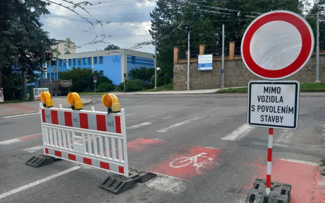FOTO, VIDEO: Frekventovaná Žižkova ulice v Jihlavě ztichla, chystá se její oprava