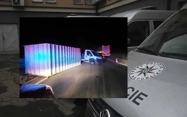Provoz na dálnici zkomplikovala noční nehoda. Z dodávky spadl převářený bazén