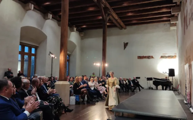 Netradiční přehlídka historických kostýmů připomněla závažnost rakoviny. Modely se stali sami pacienti