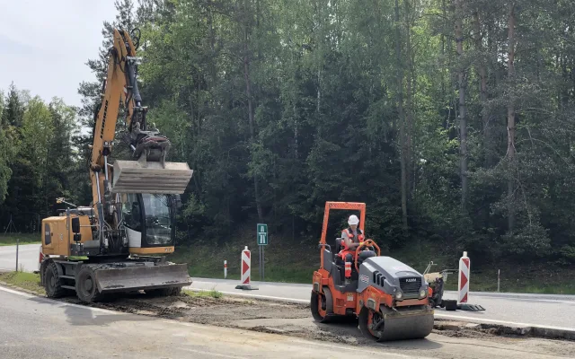 Stavba okružní křižovatky na dálničním přivaděči