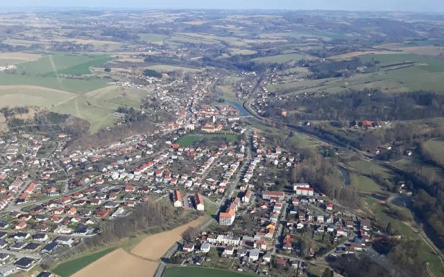FOTO: Luka nad Jihlavou vypadají z výšky úplně jinak. O víkendu tam bude pouť