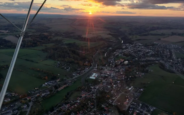 FOTO: Luka nad Jihlavou vypadají z výšky úplně jinak. O víkendu tam bude pouť