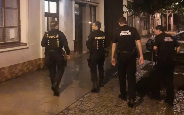 Osm nezletilých bylo pod vlivem alkoholu. Sedmnáctiletému naměřili 2,56 promile