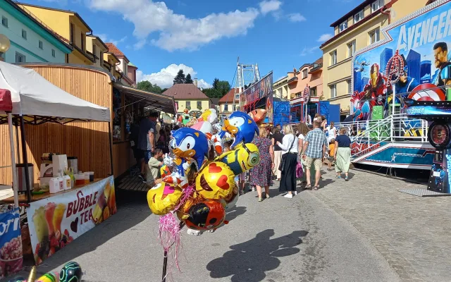 FOTO: Pouť v Lukách nabídla i letos skvělou zábavu, počasí atrakcím přálo