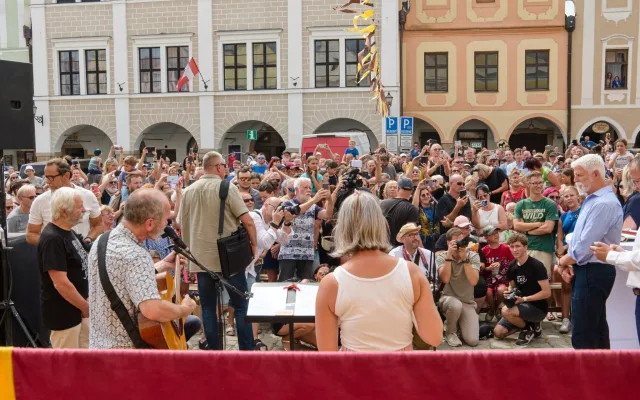 FOTO: Prezident Petr Pavel s manželkou navštívil festival Prázdniny v Telči