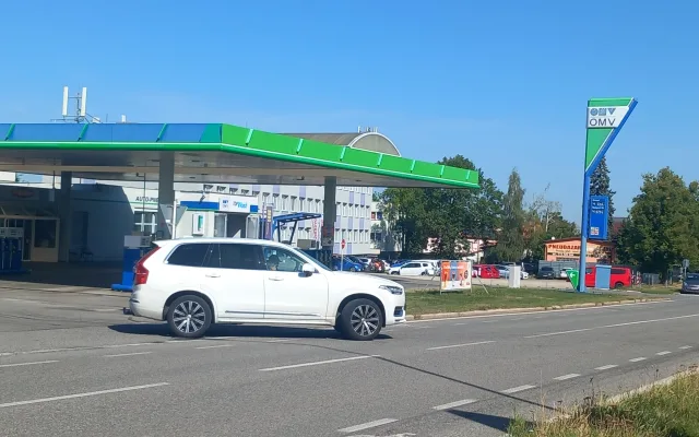 Cena paliv letí nahoru, litr nafty už se u Jihlavy dostal nad padesát korun