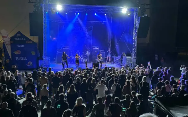 FOTO: Benefiční koncert v letním kině vynesl 108 550 korun, je to rekordní částka