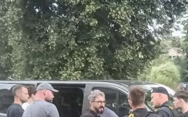 Bylo to jako Kobra 11 v Lukách, popsal hostinský, který sledoval policejní zásah