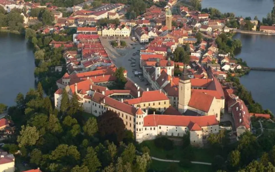 zamek v telci