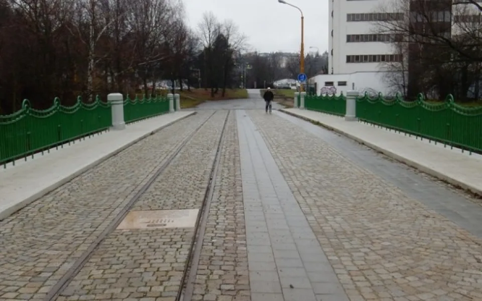 Žulová deska na mostě U Jánů
