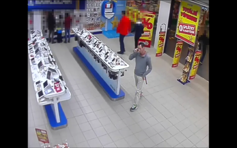 Zloděj mobilního telefonu z obchodního domu dopaden