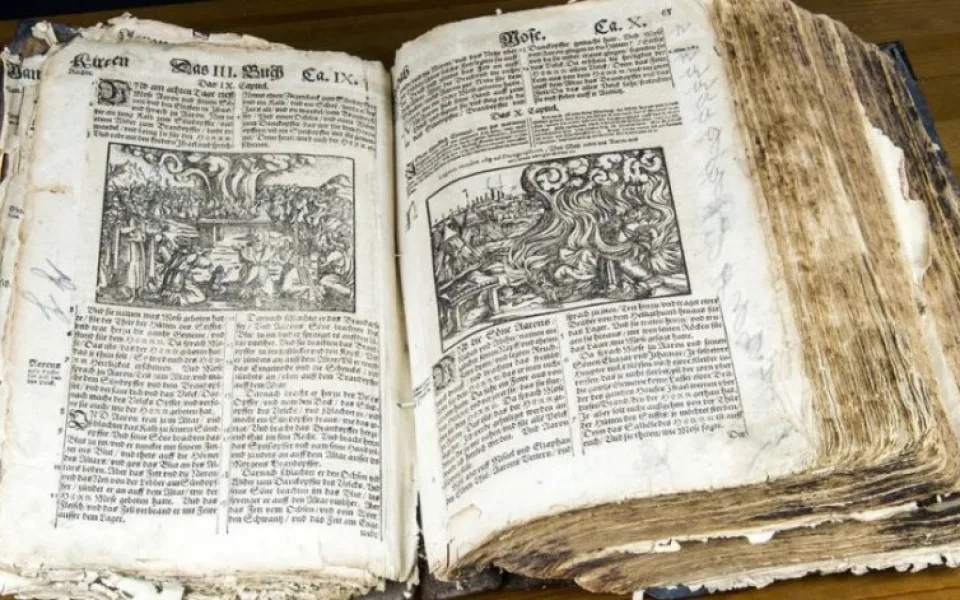 Malé muzeum Bible se včera slavnostně otevřelo pro návštěvníky v Pelhřimově.