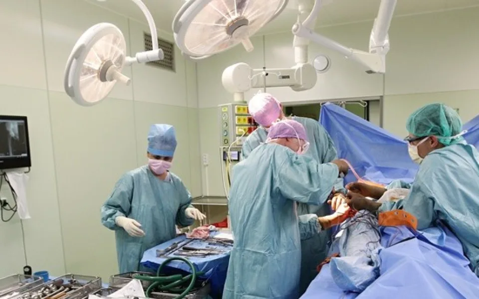 Jihlavská nemocnice zkrátila čekací lhůtu na výměnu kyčelního a kolenního kloubu 