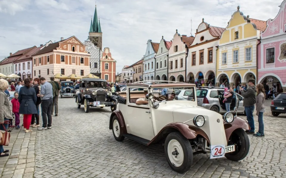 Automobiloví veteráni se o víkendu sjedou do Telče na Mezi dvěma branami
