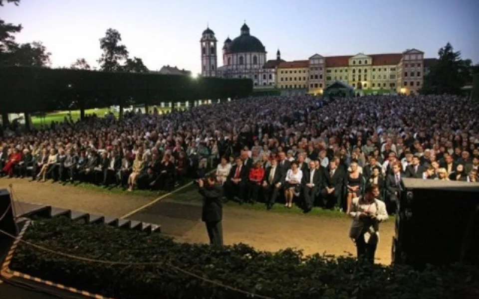 Mezinárodní hudební festival Petra Dvorského zakončí Suchý s Molavcovou a orchestr divadla Semafor