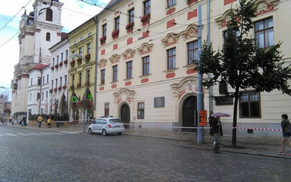Na jihlavském magistrátu byl nalezen podezřelý kufřík. Všechny osoby z budovy byly evakuovány