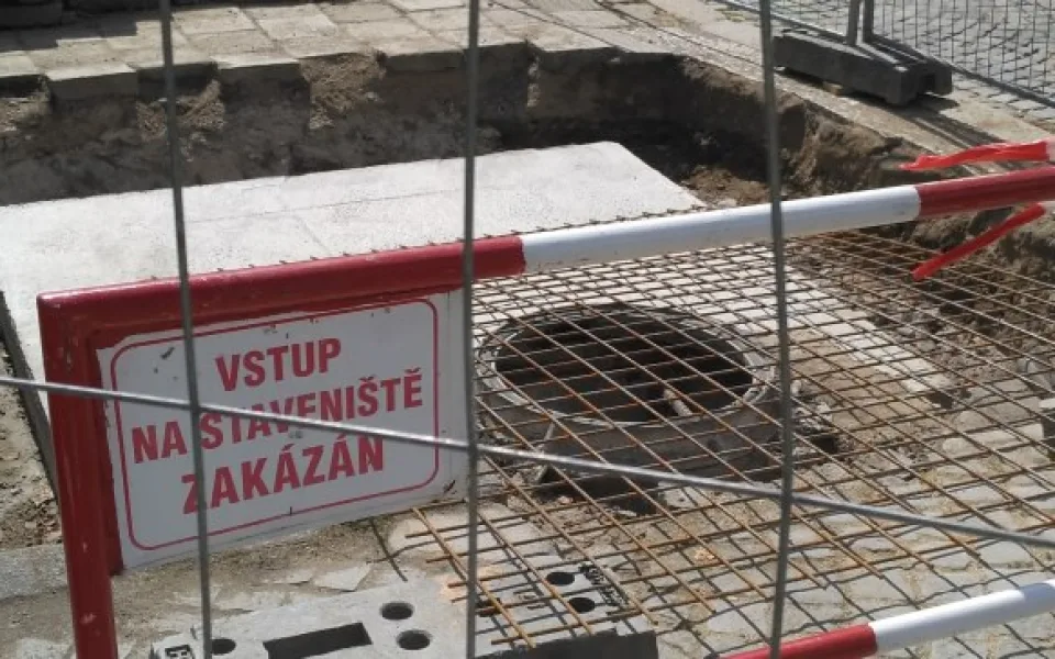 Z jihlavských „pařenišť“ na Masarykově náměstí zbydou jen kanálové poklopy