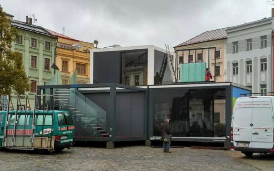 Přípravy na výstavu na jihlavském Masarykově náměstí