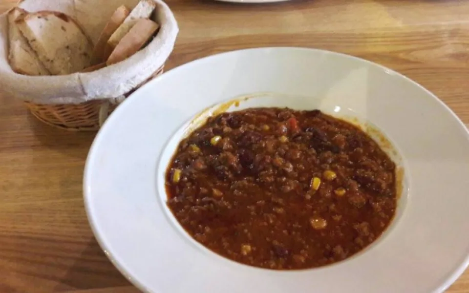 Chilli con carne s domácím chlebem
