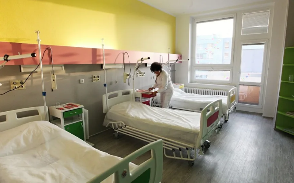 Těhotné ženy si nyní v jihlavské nemocnici zkrátí čekání na porod v novém, moderním pokoji