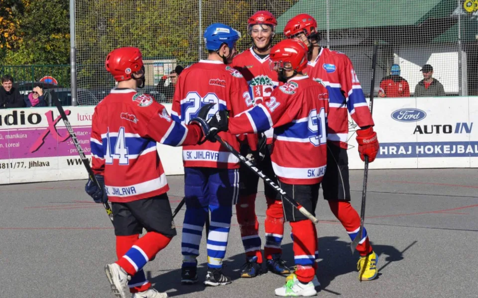 Hokejbalové béčko SK Jihlava si smlslo na rezervě Bulldogs Brno výsledkem 5:0