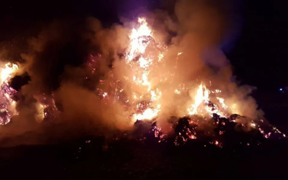U Batelova na Jihlavsku hořel stoh slámy. Na místo vyjely tři hasičské jednotky