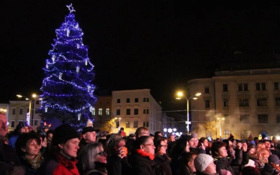 Blíží se adventní čas. V Třešti ho zahájí obří loutka, v Jihlavě velký jarmark