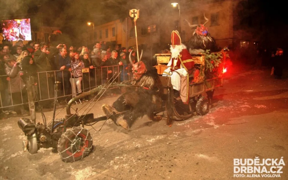 Alpští čerti - krampusové - zavítají do Golčova Jeníkova