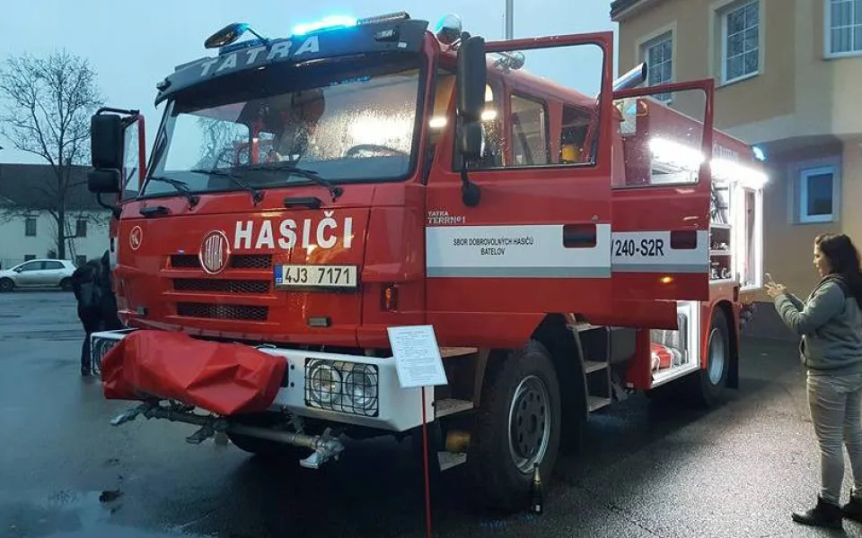 Batelovští hasiči mají nové zásahové auto. Pokřtili ho s hejtmanem Vysočiny Běhounkem