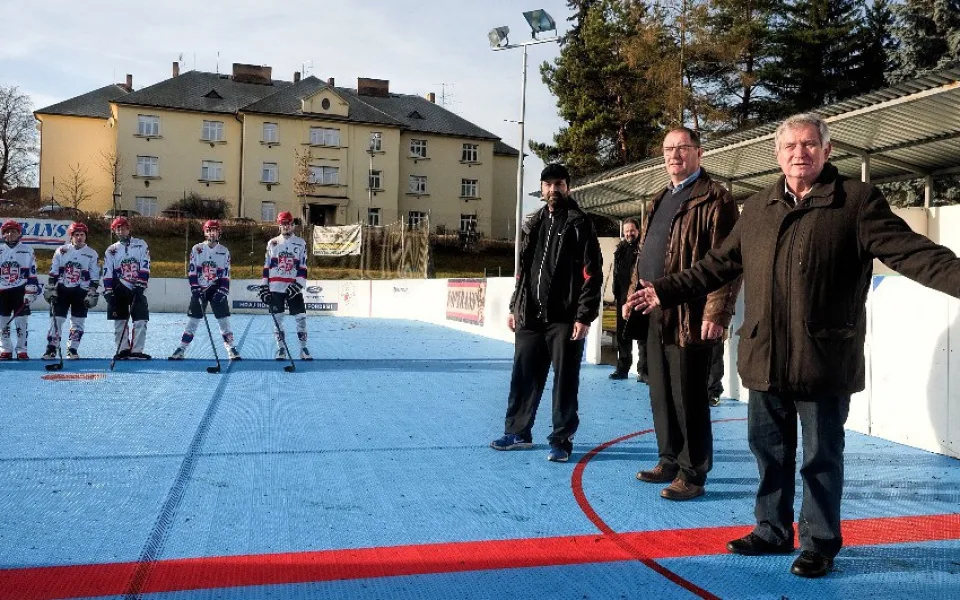 Hokejbalový klub SK Jihlava pokřtil nové hřiště. Má speciální protiskluzový povrch 