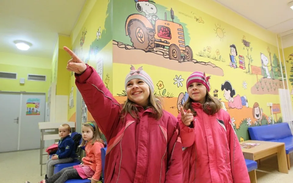 Veselé barvy a  Snoopy. To je nová čekárna odborných ambulancí v jihlavské nemocnici