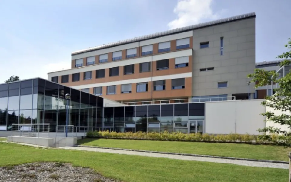 Nemocnice v Novém Městě na Moravě nakonec neomezí provoz. Rýsuje se shoda o mzdách