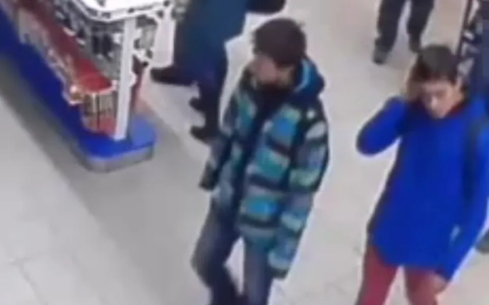 V City Parku došlo ke krádeži počítačových her. Poznáváte mladíky ve videu?