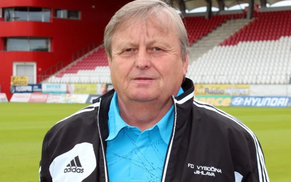 Jindřich Březina z Vysočiny Jihlava převzal cenu Groundsman roku 2016 pro nejlepšího trávníkáře v ČR
