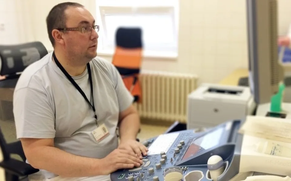 Gynekolog Roman Peschout se špičkovým ultravzukem