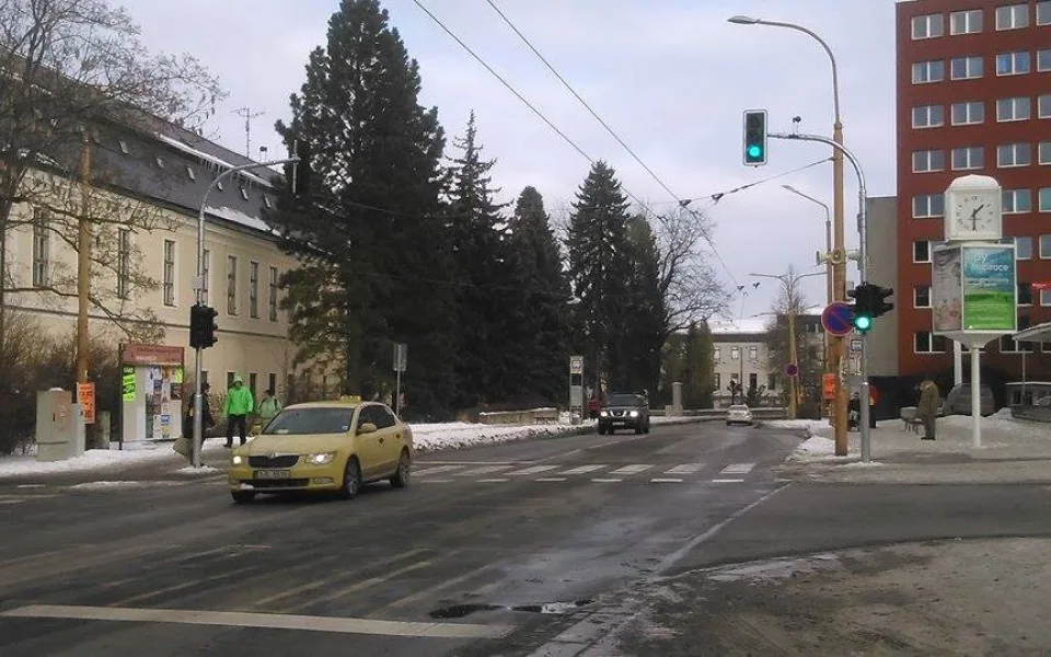 Jihlava má další světelnou křižovatku. Semafory u autobusového nádraží již fungují