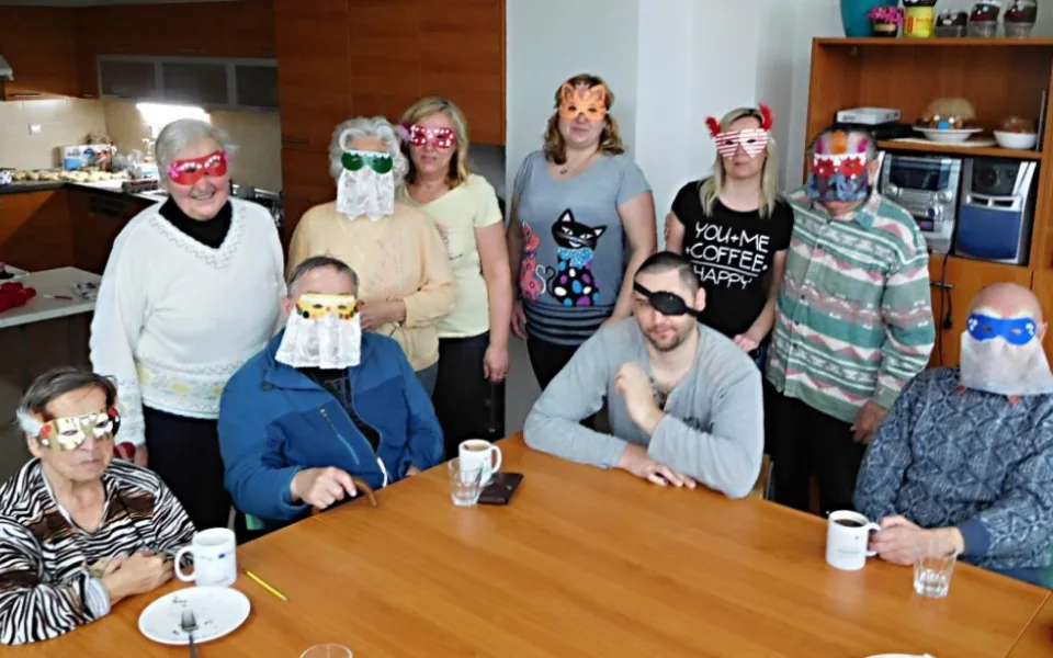 Maskovaní účastníci masopustu