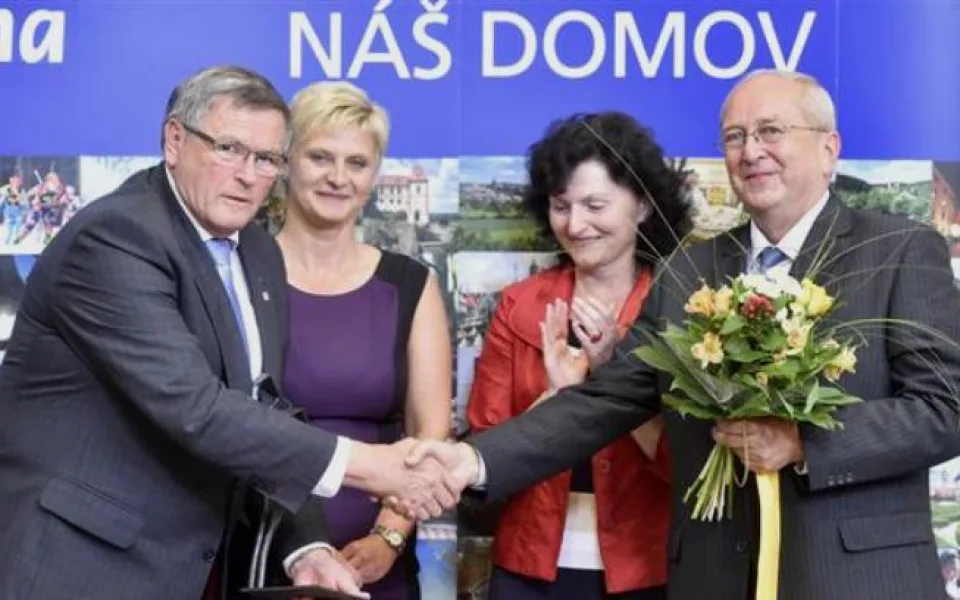 Lípa 2016, předání zlaté stuhy starostovy Jiřímu Kuncovi.
